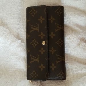 Louis Vuitton Sarah Wallet 10 credit card slots, 3 compartments + coin purse